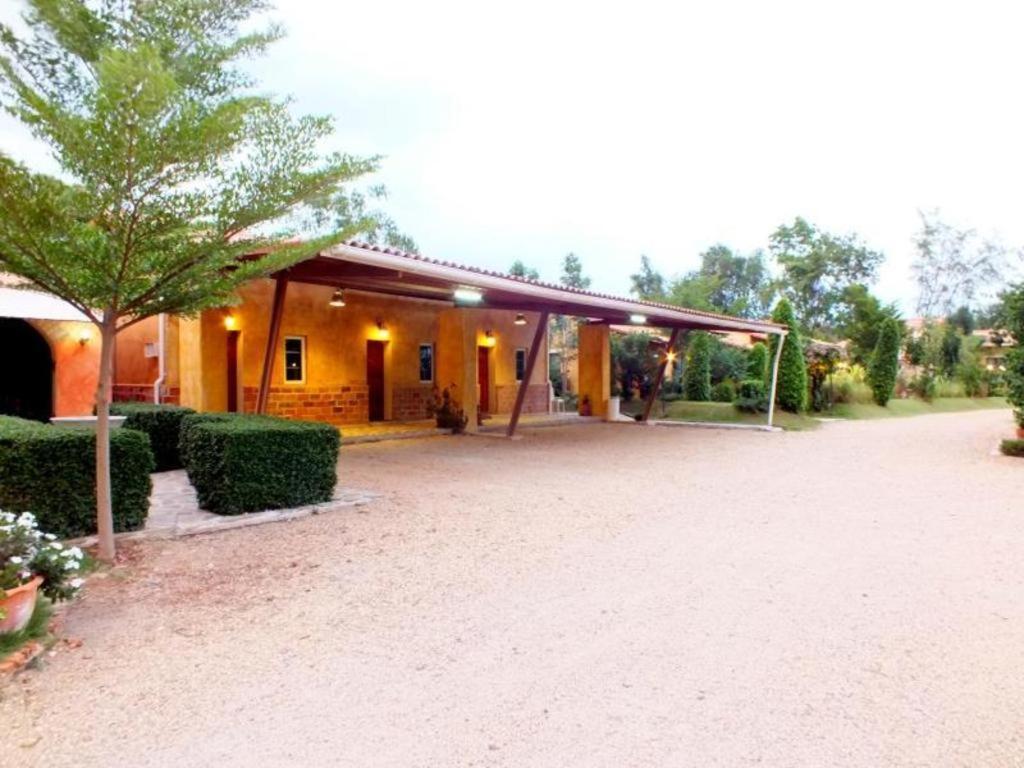 Villa Tuscany Country Resort Суан Фунг Екстериор снимка
