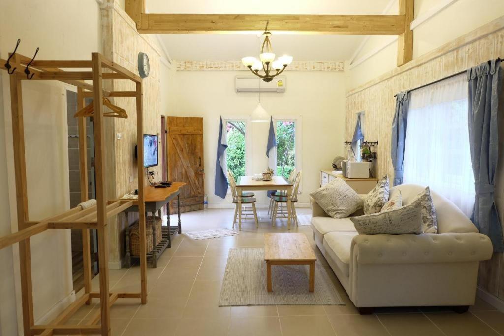 Villa Tuscany Country Resort Суан Фунг Екстериор снимка