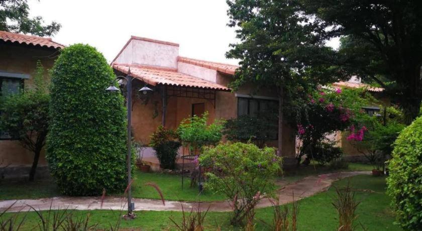 Villa Tuscany Country Resort Суан Фунг Екстериор снимка