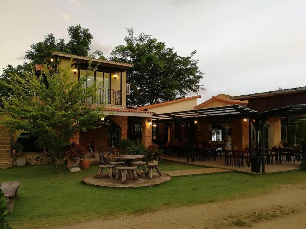 Villa Tuscany Country Resort Суан Фунг Екстериор снимка
