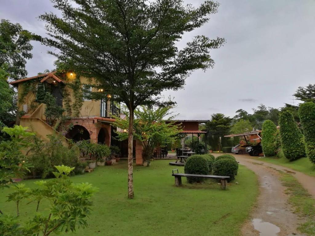 Villa Tuscany Country Resort Суан Фунг Екстериор снимка
