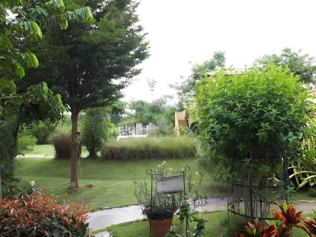 Villa Tuscany Country Resort Суан Фунг Екстериор снимка